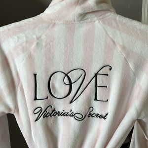 VICTORIA’S SECRET XS ROBE🌸